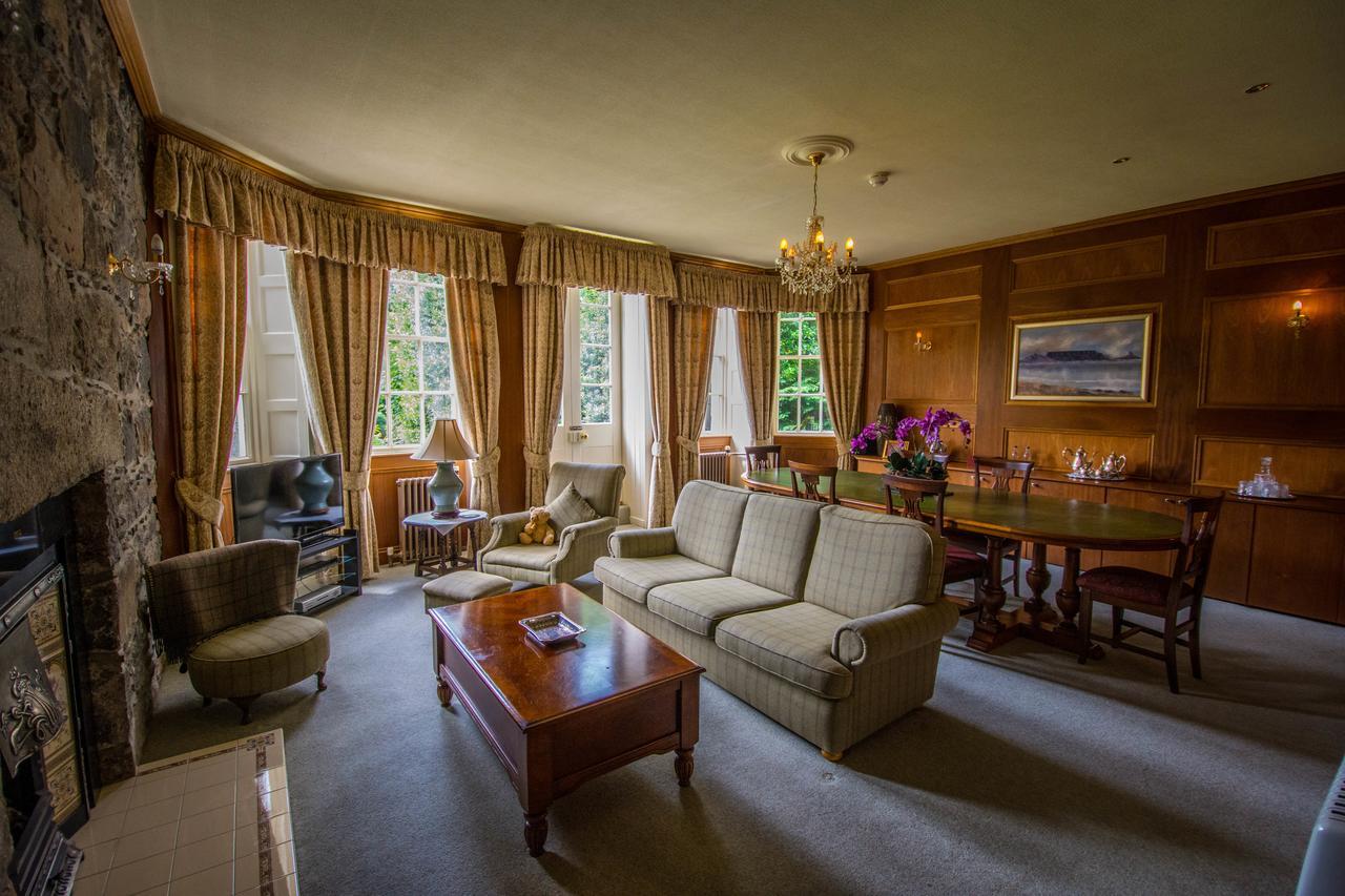Castle Hotel ฮันท์ลีย์ ภายนอก รูปภาพ