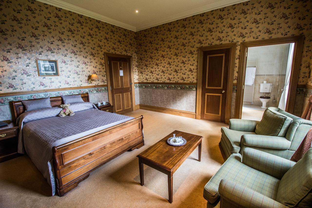 Castle Hotel ฮันท์ลีย์ ภายนอก รูปภาพ