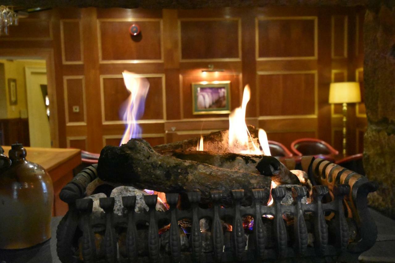 Castle Hotel ฮันท์ลีย์ ภายนอก รูปภาพ